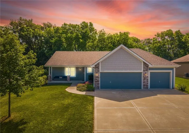 Photo 1 of Single family home for sale at 1309 Regency Dr, Kearney, MO 64060 | MLS# 2639264 | Listing updated on 2026-09-15