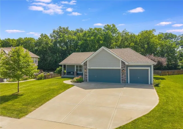 Photo 1 of Single family home for sale at 1309 Regency Dr, Kearney, MO 64060 | MLS# 2639264 | Listing updated on 2026-10-07