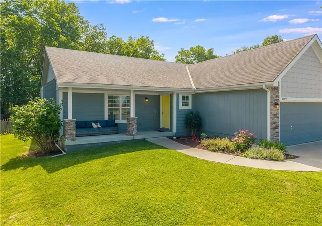 Photo 2 of Single family home for sale at 1309 Regency Dr, Kearney, MO 64060 | MLS# 2639264 | Listing updated on 2026-10-07