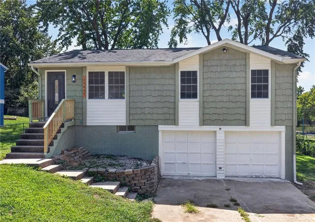 Photo 1 of Single family home for sale at 19407 E 5th Terrace Ct N, Independence, MO 64056 | MLS# 2639266 | Listing updated on 2026-09-19