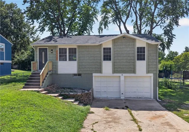 Photo 3 of Single family home for sale at 19407 E 5th Terrace Ct N, Independence, MO 64056 | MLS# 2639266 | Listing updated on 2026-09-19