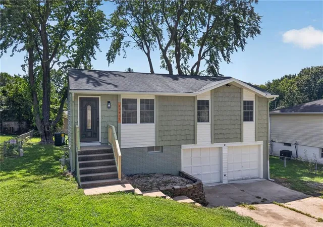 Photo 3 of Single family home for sale at 19407 E 5Th Terrace Ct N, Independence, MO 64056 | MLS# 2639266 | Listing updated on 2026-09-19