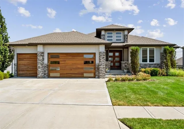 Photo 1 of Single family home for sale at 17201 Bradshaw St, Overland Park, KS 66221 | MLS# 2639298 | Listing updated on 2026-09-21