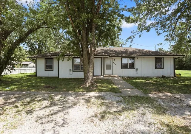 Photo 2 of Multi family home for sale at 818 Wix Ln, Butler, MO 64730 | MLS# 2639326 | Listing updated on 2026-09-15