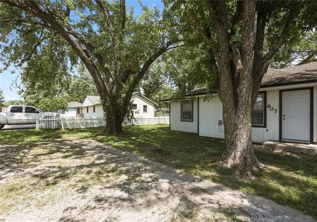 Photo 3 of Multi family home for sale at 818 Wix Ln, Butler, MO 64730 | MLS# 2639326 | Listing updated on 2026-09-15