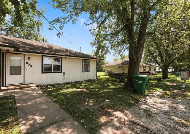 Photo 3 of Multi family home for sale at 818 Wix Ln, Butler, MO 64730 | MLS# 2639326 | Listing updated on 2026-09-15