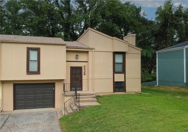 Photo 1 of Townhouse for sale at 9528 Manning Ave, Kansas City, MO 64134 | MLS# 2639351 | Listing updated on 2026-09-12