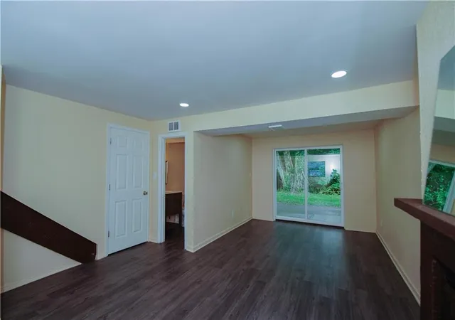Photo 4 of Townhouse for sale at 9528 Manning Ave, Kansas City, MO 64134 | MLS# 2639351 | Listing updated on 2026-09-12