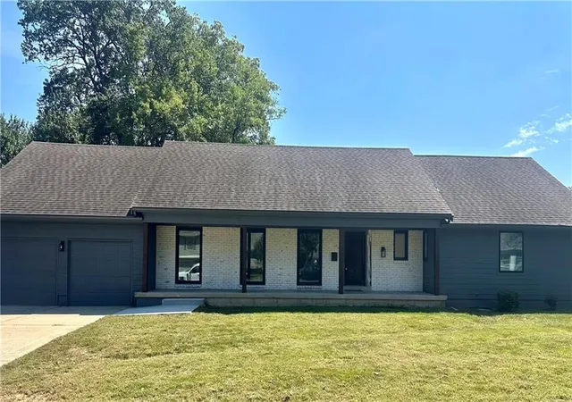 Photo 1 of Sale Pending at 6901 W 101st Street, Overland Park, KS 66212 | MLS# 2639364 | Listing updated on 2026-10-08