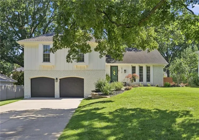 Photo 1 of Single family home for sale at 10715 W 101st Terrace, Overland Park, KS 66214 | MLS# 2639424 | Listing updated on 2026-10-01