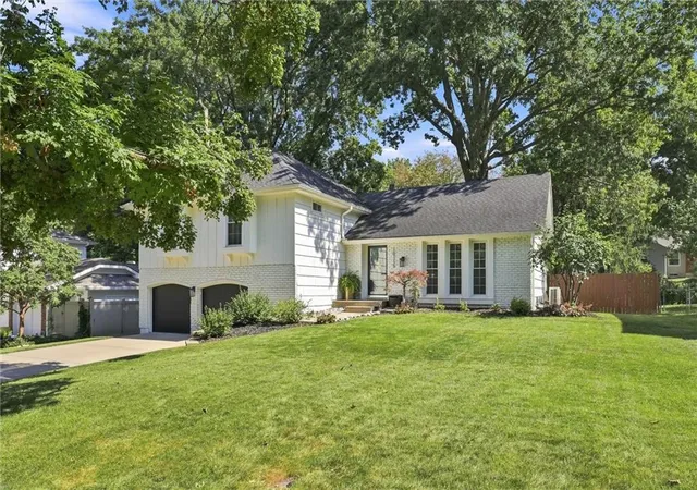 Photo 2 of Single family home for sale at 10715 W 101st Terrace, Overland Park, KS 66214 | MLS# 2639424 | Listing updated on 2026-10-01