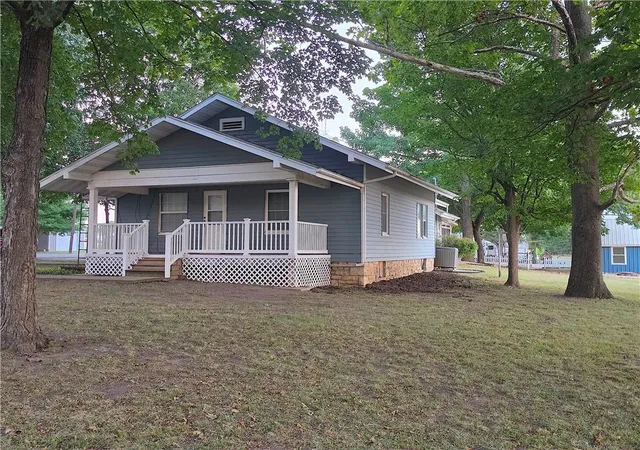Photo 2 of Single family home for sale at 1002 W 4th Ave, Garnett, KS 66032 | MLS# 2639498 | Listing updated on 2026-09-15