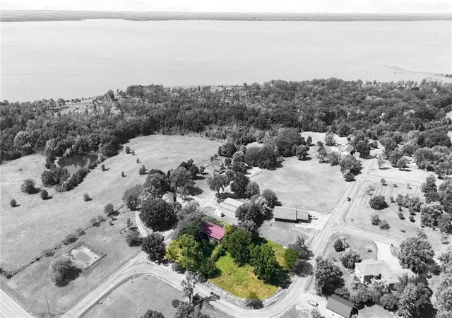 Photo 3 of Single family home for sale at 118 Hillview Dr, Burlington, KS 66839 | MLS# 2639544 | Listing updated on 2026-09-11