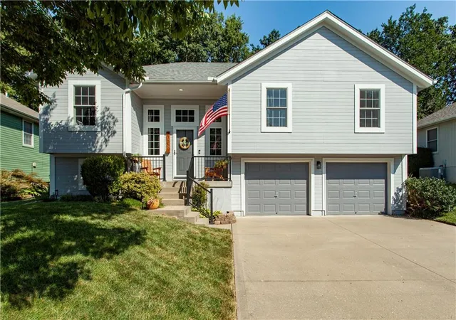 Photo 1 of Single family home for sale at 2701 Nw Richard Dr, Blue Springs, MO 64015 | MLS# 2639550 | Listing updated on 2026-09-19