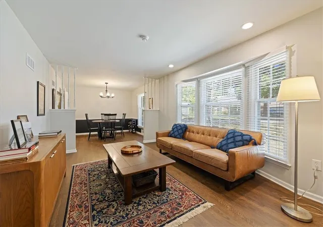 Photo 3 of Sale Pending at 11512 Walnut St, Kansas City, MO 64114 | MLS# 2639551 | Listing updated on 2026-09-12