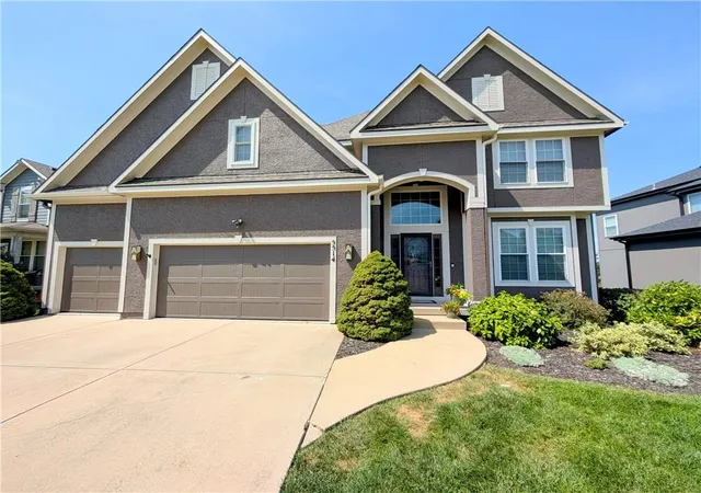 Photo 2 of Single family home for sale at 5514 Hilltop Dr, Shawnee, KS 66226 | MLS# 2639552 | Listing updated on 2026-10-07