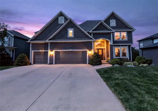 Photo 1 of Single family home for sale at 5514 Hilltop Dr, Shawnee, KS 66226 | MLS# 2639552 | Listing updated on 2026-10-07