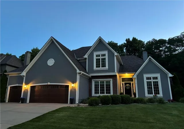 Photo 2 of Sale Pending at 5812 Manor Dr, Parkville, MO 64152 | MLS# 2639558 | Listing updated on 2026-09-11