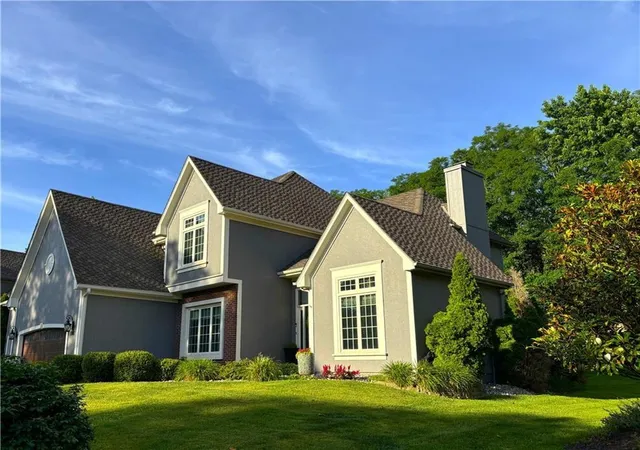 Photo 3 of Sale Pending at 5812 Manor Dr, Parkville, MO 64152 | MLS# 2639558 | Listing updated on 2026-09-11