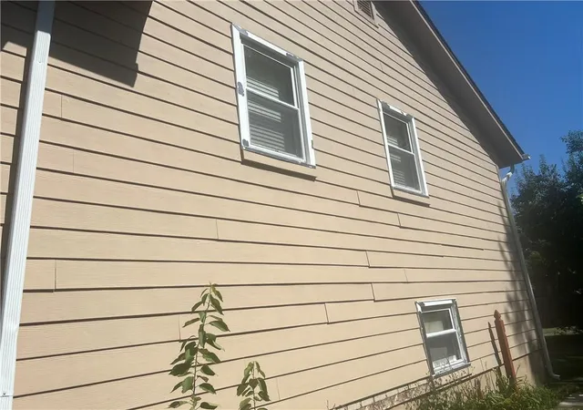 Photo 3 of Sale Pending at 1211 Banner Ct, Lee's Summit, MO 64086 | MLS# 2639571 | Listing updated on 2026-09-10
