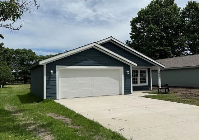 Photo 2 of Single family home for sale at 1215 S Maple St, Ottawa, KS 66067 | MLS# 2639572 | Listing updated on 2026-09-13