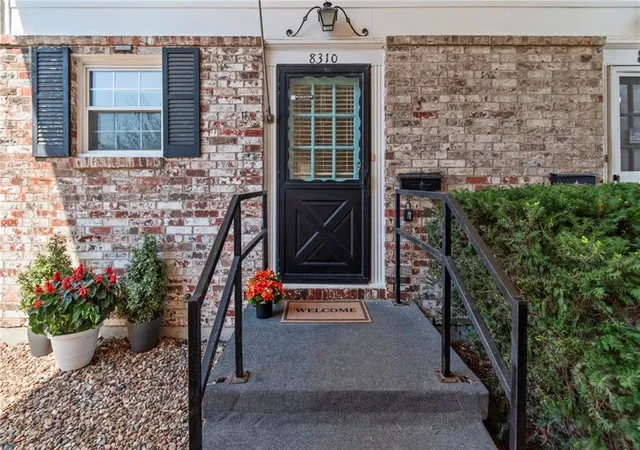 Townhouse for sale at 8310 Woodward St, Overland Park, KS 66212 | MLS# 2639589