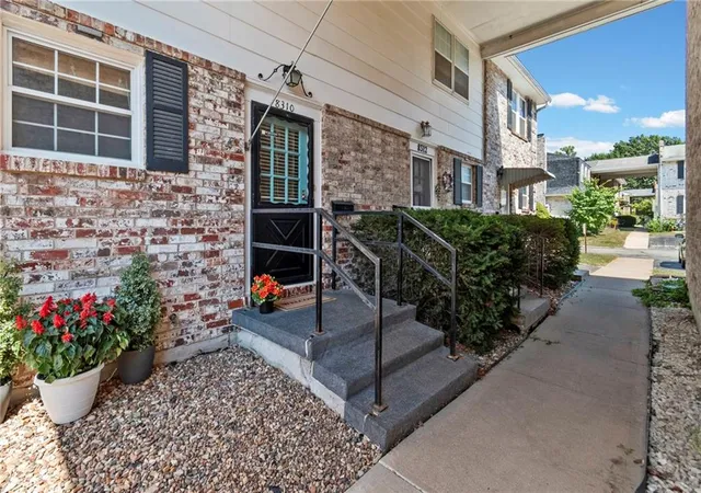 Photo 3 of Townhouse for sale at 8310 Woodward St, Overland Park, KS 66212 | MLS# 2639589 | Listing updated on 2026-10-09