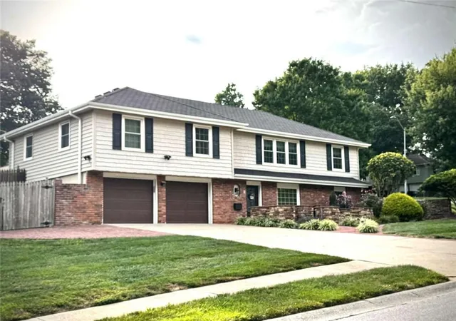 Photo 1 of Sale Pending at 4408 S Mills St, Independence, MO 64055 | MLS# 2639607 | Listing updated on 2026-09-14