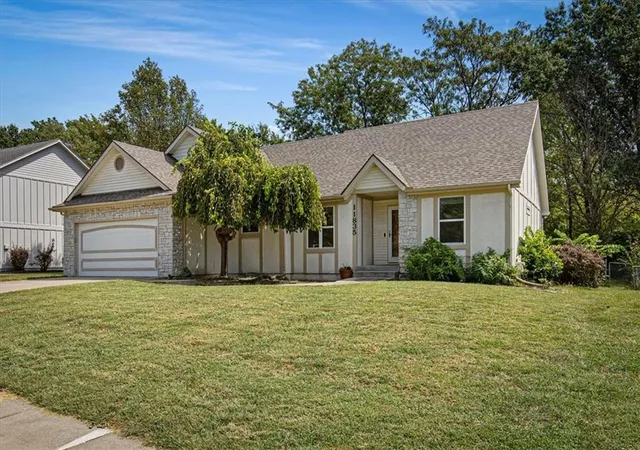 Photo 3 of Single family home for sale at 11835 Virginia St, Kansas City, MO 64131 | MLS# 2639615 | Listing updated on 2026-09-14