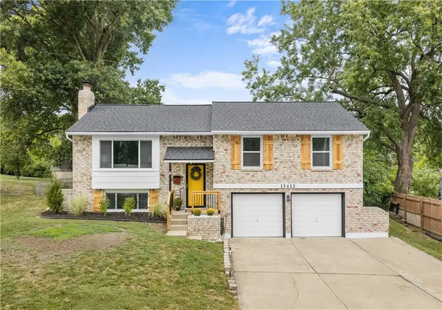 Single family home for sale at 15412 E 42nd Place, Independence, MO 64055 | MLS# 2639647