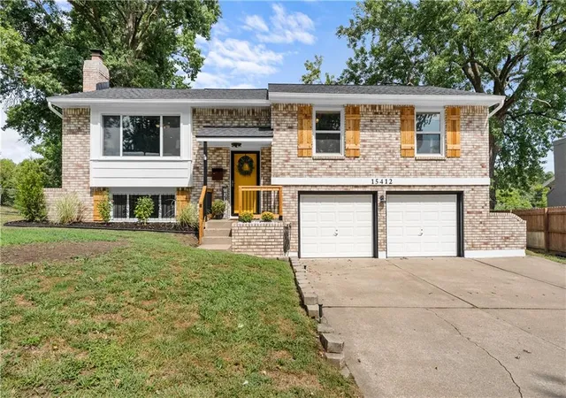 Photo 2 of Single family home for sale at 15412 E 42nd Place, Independence, MO 64055 | MLS# 2639647 | Listing updated on 2026-09-12