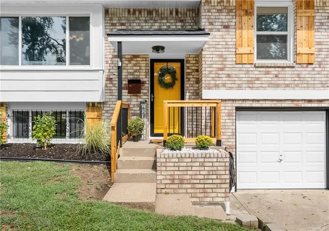 Photo 3 of Single family home for sale at 15412 E 42nd Place, Independence, MO 64055 | MLS# 2639647 | Listing updated on 2026-09-12