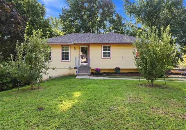 Single family home for sale at 3204 SE 5th Court, Blue Springs, MO 64014 | MLS# 2639670