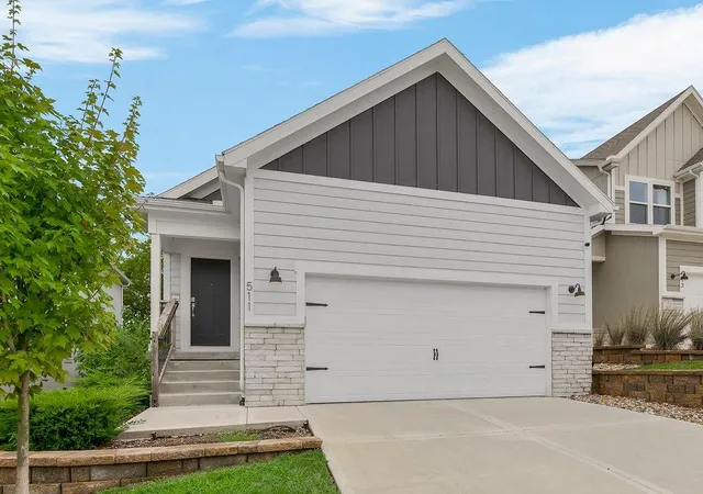 Photo 1 of Single family home for sale at 511 Hampstead Dr, Raymore, MO 64083 | MLS# 2639673 | Listing updated on 2026-09-14