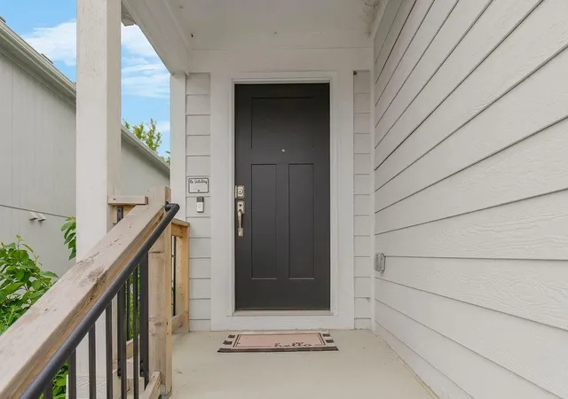 Photo 2 of Single family home for sale at 511 Hampstead Dr, Raymore, MO 64083 | MLS# 2639673 | Listing updated on 2026-09-14