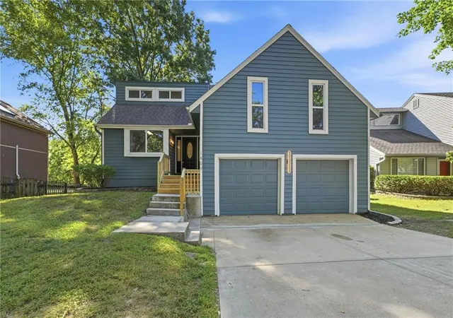 Photo 1 of Sale Pending at 1809 Ne Gatewood Dr, Lees Summit, MO 64086 | MLS# 2639675 | Listing updated on 2026-09-13
