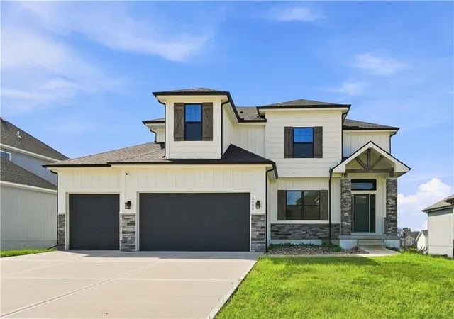 Photo 3 of Single family home for sale at 2333 Sw Old Port Rd, Lees Summit, MO 64082 | MLS# 2639688 | Listing updated on 2026-09-15