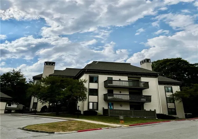 Photo 1 of Condo for sale at 303 E Partridge Ave, Independence, MO 64055 | MLS# 2639695 | Listing updated on 2026-09-14