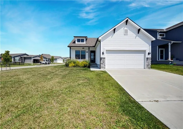 Photo 2 of Single family home for sale at 27004 E Dogwood Ln, Lees Summit, MO 64086 | MLS# 2639718 | Listing updated on 2026-09-13