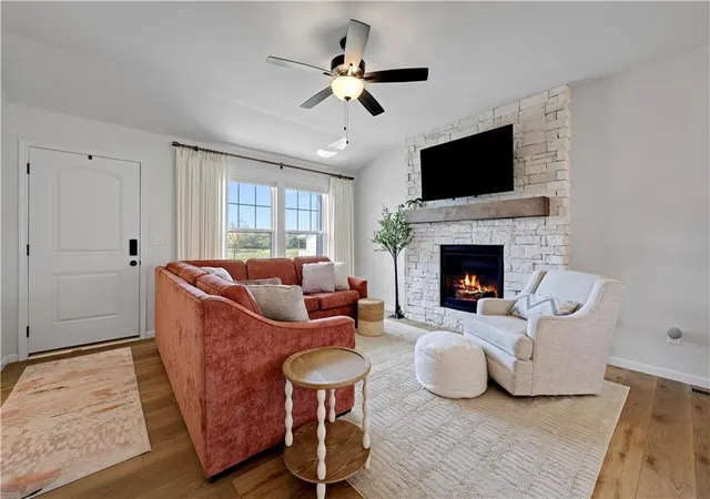 Photo 4 of Single family home for sale at 27004 E Dogwood Ln, Lees Summit, MO 64086 | MLS# 2639718 | Listing updated on 2026-09-13