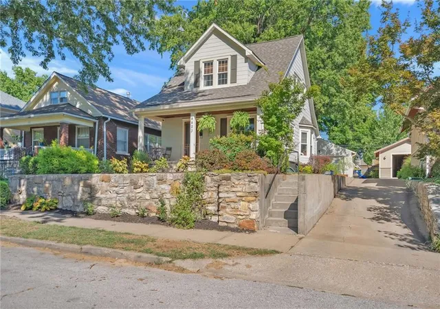 Photo 2 of Single family home for sale at 4423 Genessee St, Kansas City, MO 64111 | MLS# 2639737 | Listing updated on 2026-09-13