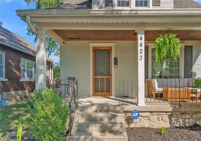 Photo 3 of Single family home for sale at 4423 Genessee St, Kansas City, MO 64111 | MLS# 2639737 | Listing updated on 2026-09-13