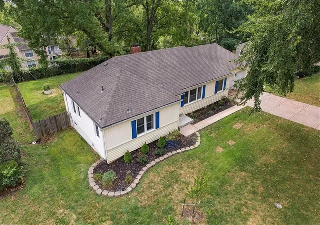 Photo 2 of Single family home for sale at 1109 W 100th Terrace, Kansas City, MO 64114 | MLS# 2639739 | Listing updated on 2026-10-05