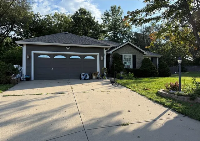 Photo 1 of Single family home for sale at 2911 Girard St, Leavenworth, KS 66048 | MLS# 2639775 | Listing updated on 2026-10-01