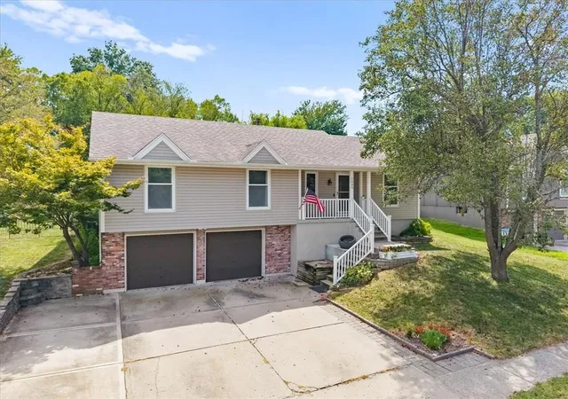 Photo 1 of Single family home for sale at 1206 Sw Eastman Ct, Blue Springs, MO 64015 | MLS# 2639778 | Listing updated on 2026-09-13