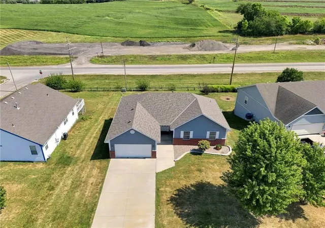 Photo 3 of Single family home for sale at 1706 Bluebird Ct, Atchison, KS 66002 | MLS# 2639785 | Listing updated on 2026-10-01