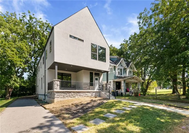 Single family home for sale at 2829 Harrison St, Kansas City, MO 64109 | MLS# 2639802 | Listing updated on 2026-09-13