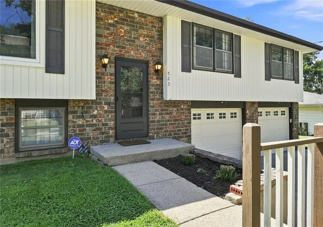 Photo 1 of Single family home for sale at 523 Pennsylvania St, Leavenworth, KS 66048 | MLS# 2639818 | Listing updated on 2026-09-10