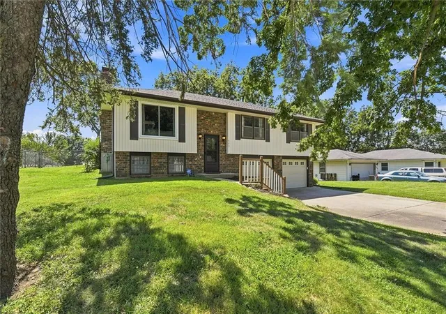 Photo 3 of Single family home for sale at 523 Pennsylvania St, Leavenworth, KS 66048 | MLS# 2639818 | Listing updated on 2026-09-10