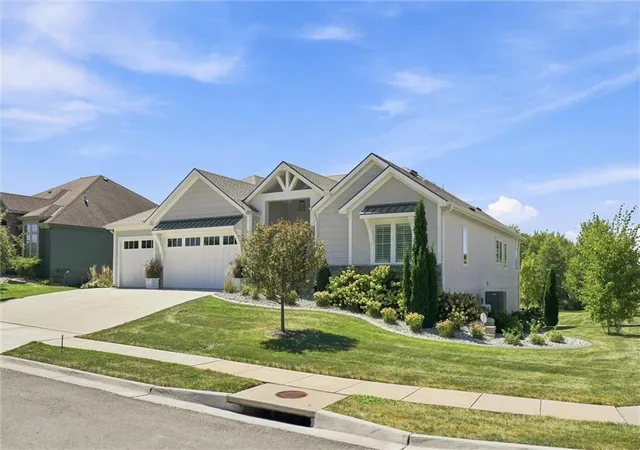 Photo 3 of Single family home for sale at 1210 Metfield Ln, Raymore, MO 64083 | MLS# 2639829 | Listing updated on 2026-09-12